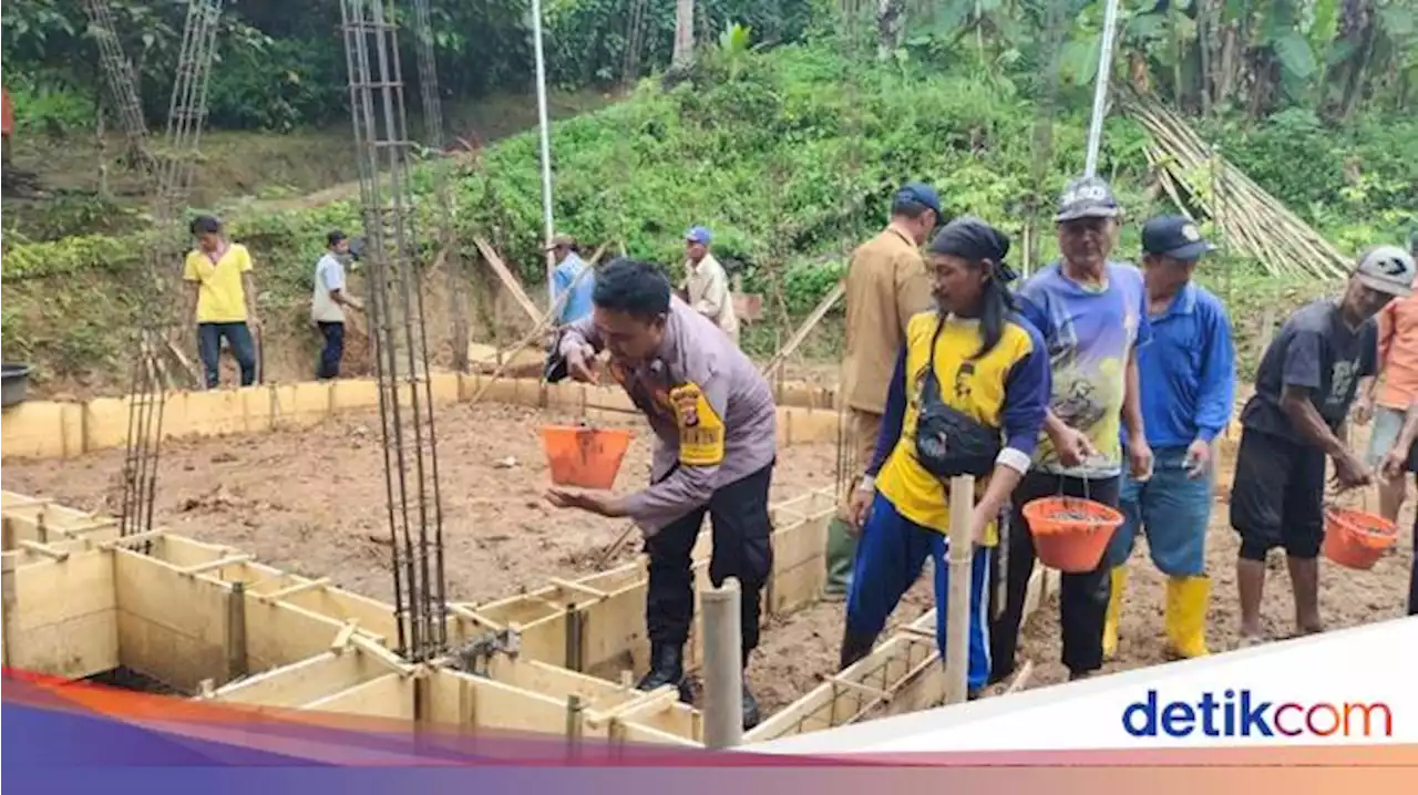 Brigadir Ruslan, Sisihkan Gaji Bangun Masjid di Desa Sidamulih Ciamis