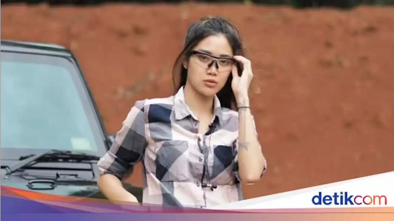 Heboh Video Widi Vierratale Ganti Baju di Tempat Umum