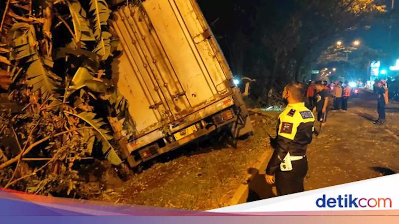 Kecelakaan Truk Boks dan 2 Mobil di Jalan Lingkar Salatiga, Dipicu Rem Blong