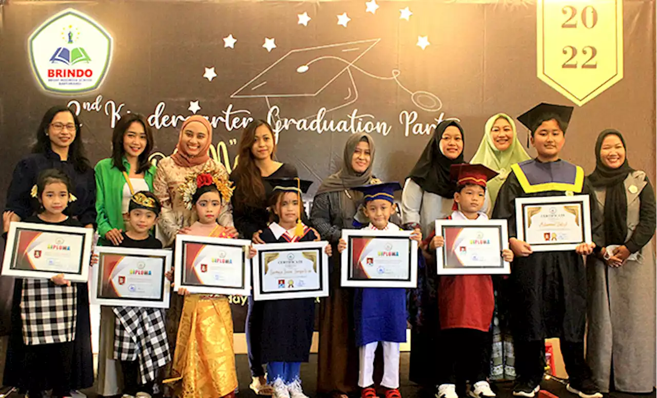 BRINDO Homeschooling Wisuda Siswa Perdana