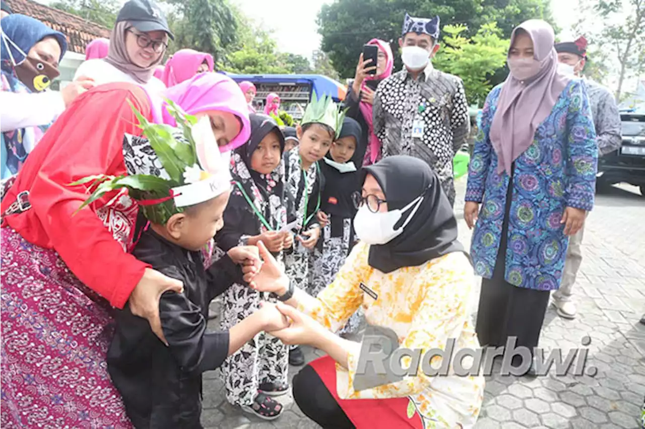 Bupati Ipuk Peringati HAN Bersama Anak-Anak Disabilitas