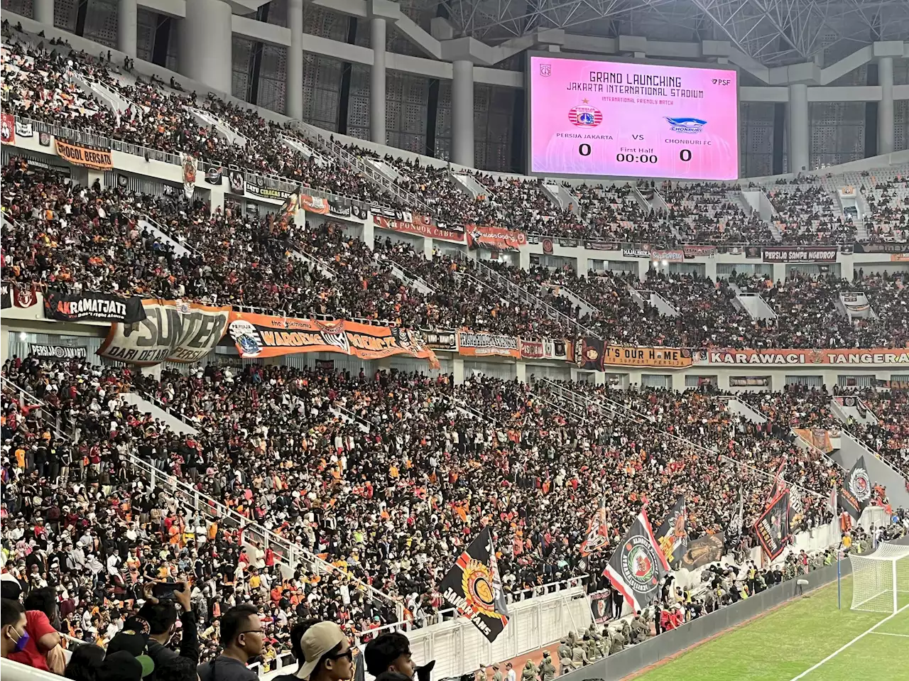 The Jakmania Bertepuk Tangan saat Anies Menyebut Jokowi dalam Peresmian JIS