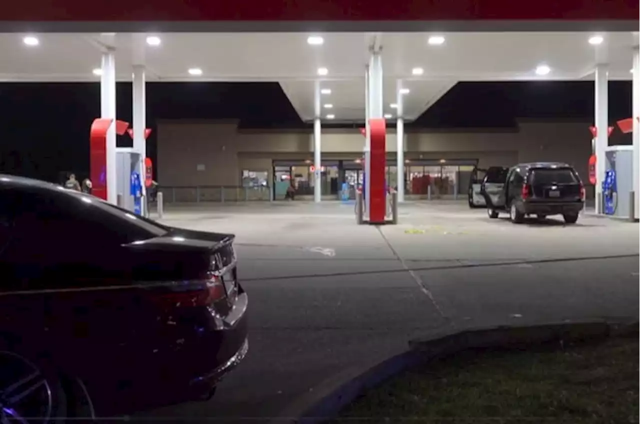 1 teen dead, 2 others injured after shooting outside SE Houston gas station, police say