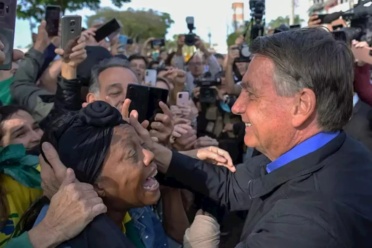 Con una nueva estrategia, Jair Bolsonaro se lanza de lleno a la campaña para acortar distancias con Lula da Silva