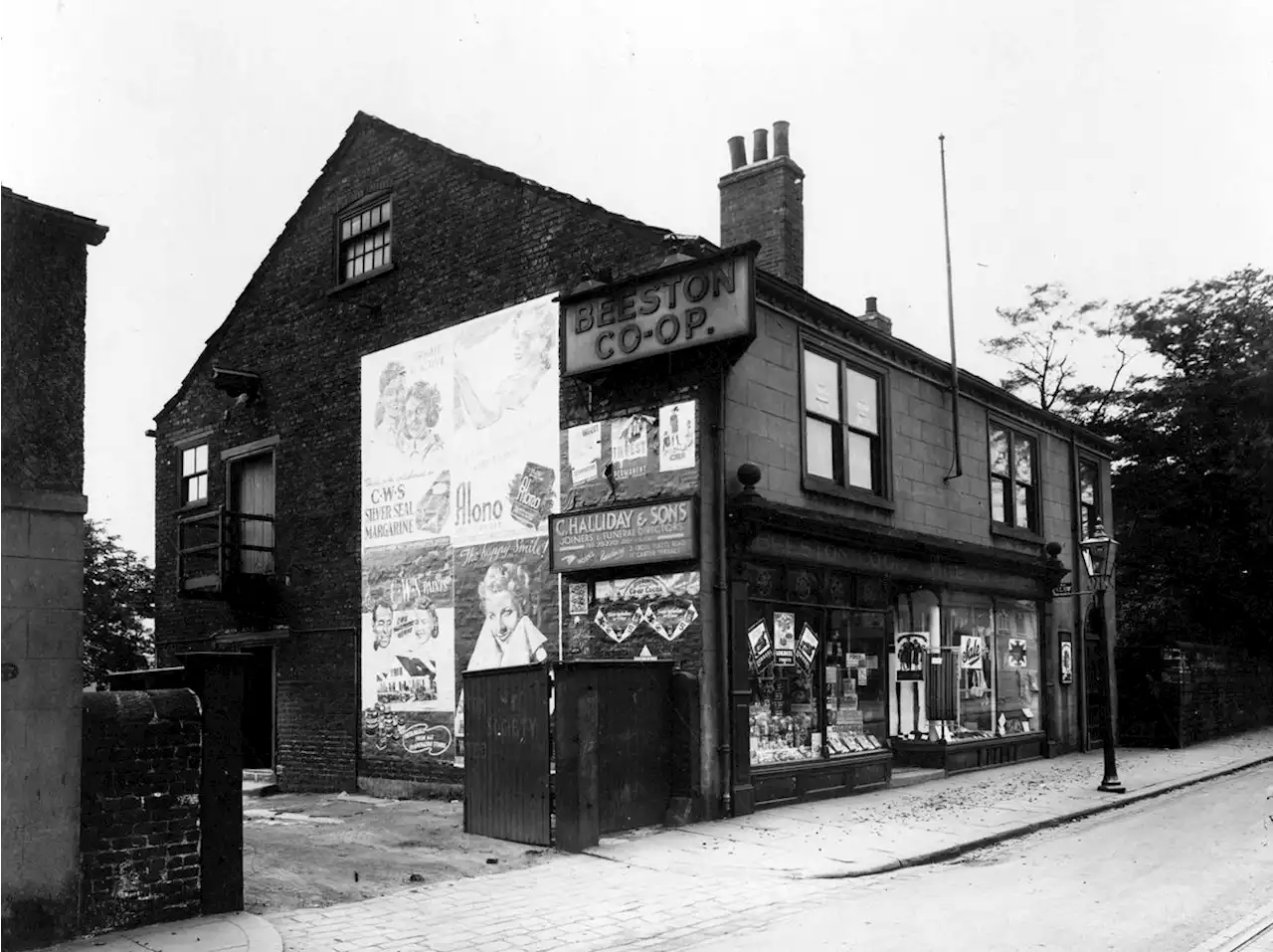 Fascinating pictures show life in Leeds during the 1930s