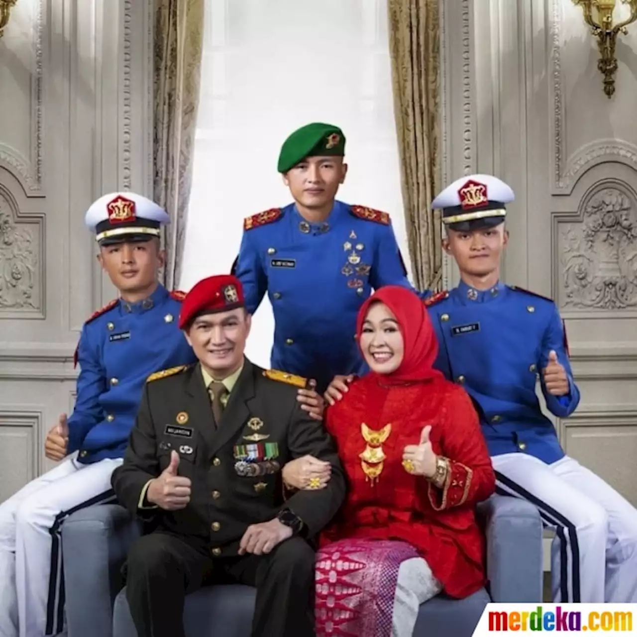 Foto : Potret 1 Keluarga TNI, Ayah Jenderal Kopassus, 1 Anak Letda & Putra Kembar Akmil | merdeka.com