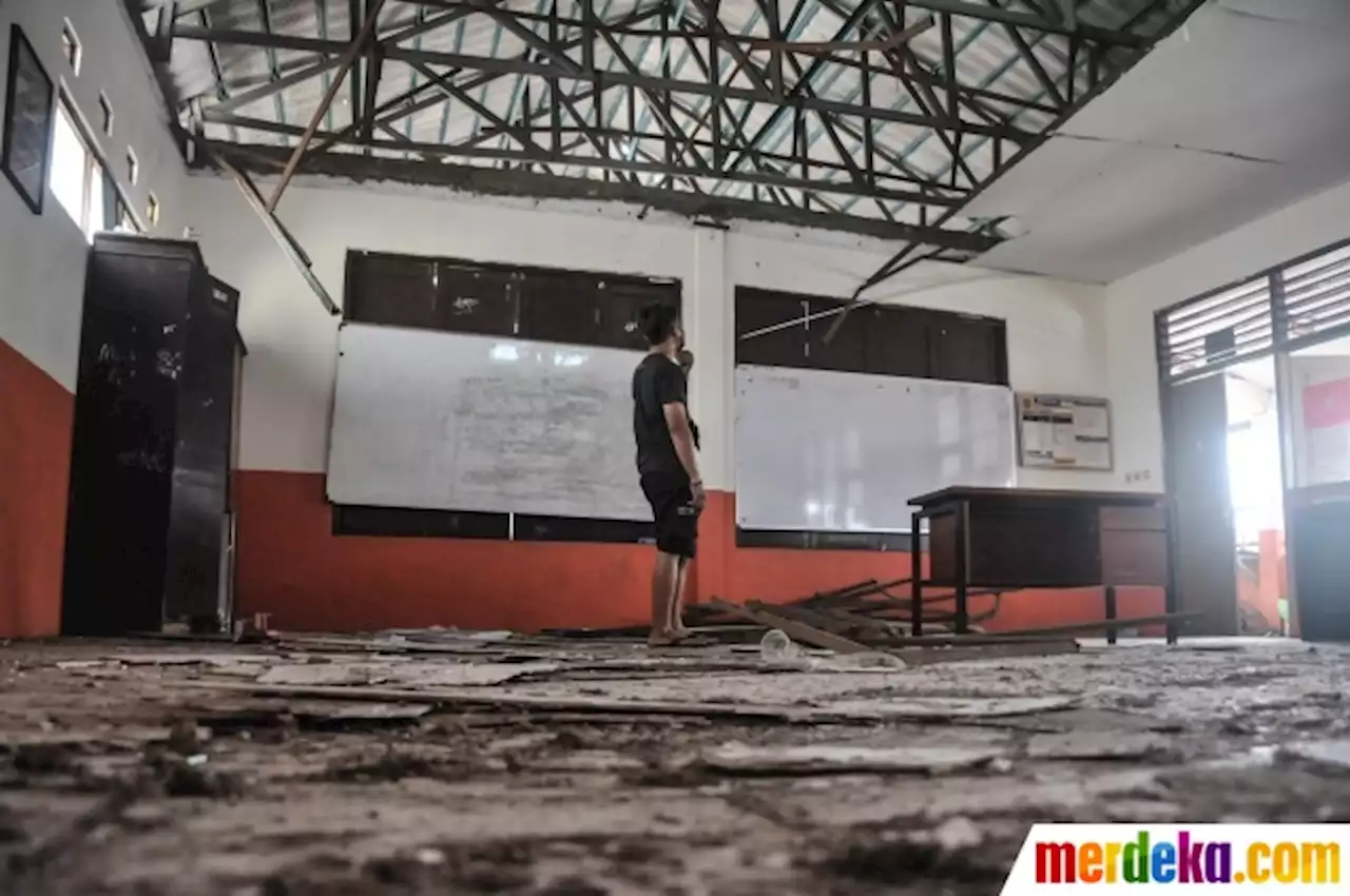 Foto : Rusak Diterjang Angin, Gedung SDN Pancoranmas 3 Depok Belum Diperbaiki | merdeka.com