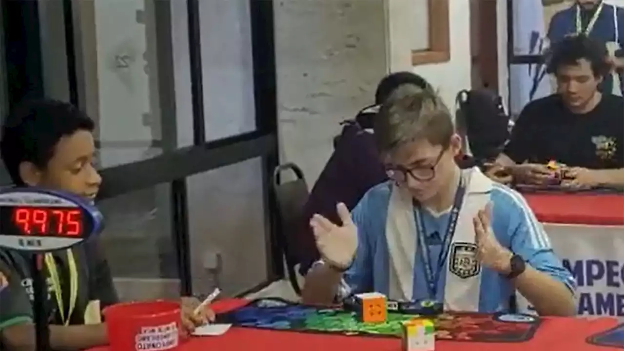 Un pibe argentino sigue batiendo récords en el Campeonato Sudamericano de Rubik