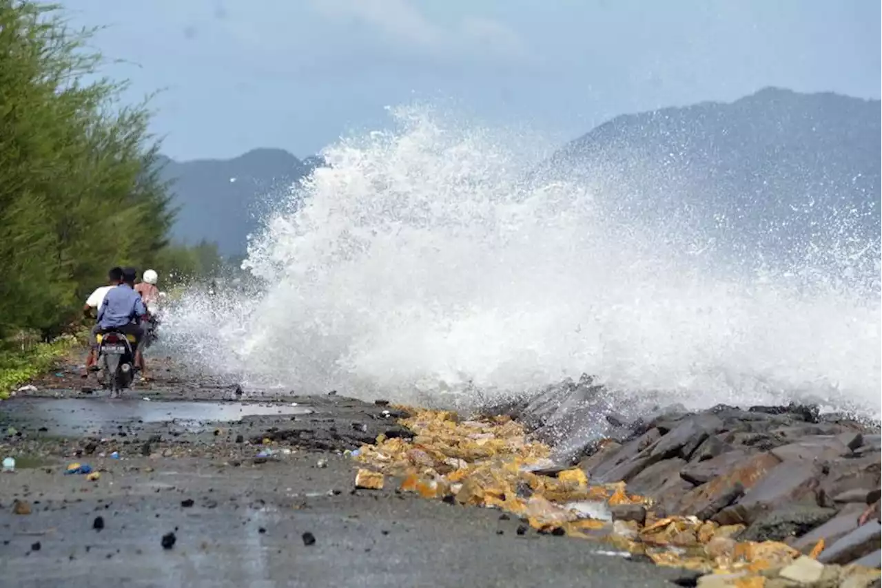 BMKG: Waspada Gelombang Tinggi Hingga Enam Meter di Perairan Indonesia |Republika Online