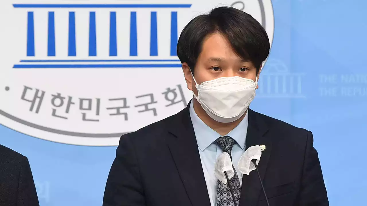 민주당 '비서실장까지 나서서 경찰 탄압…저 세상 내로남불'