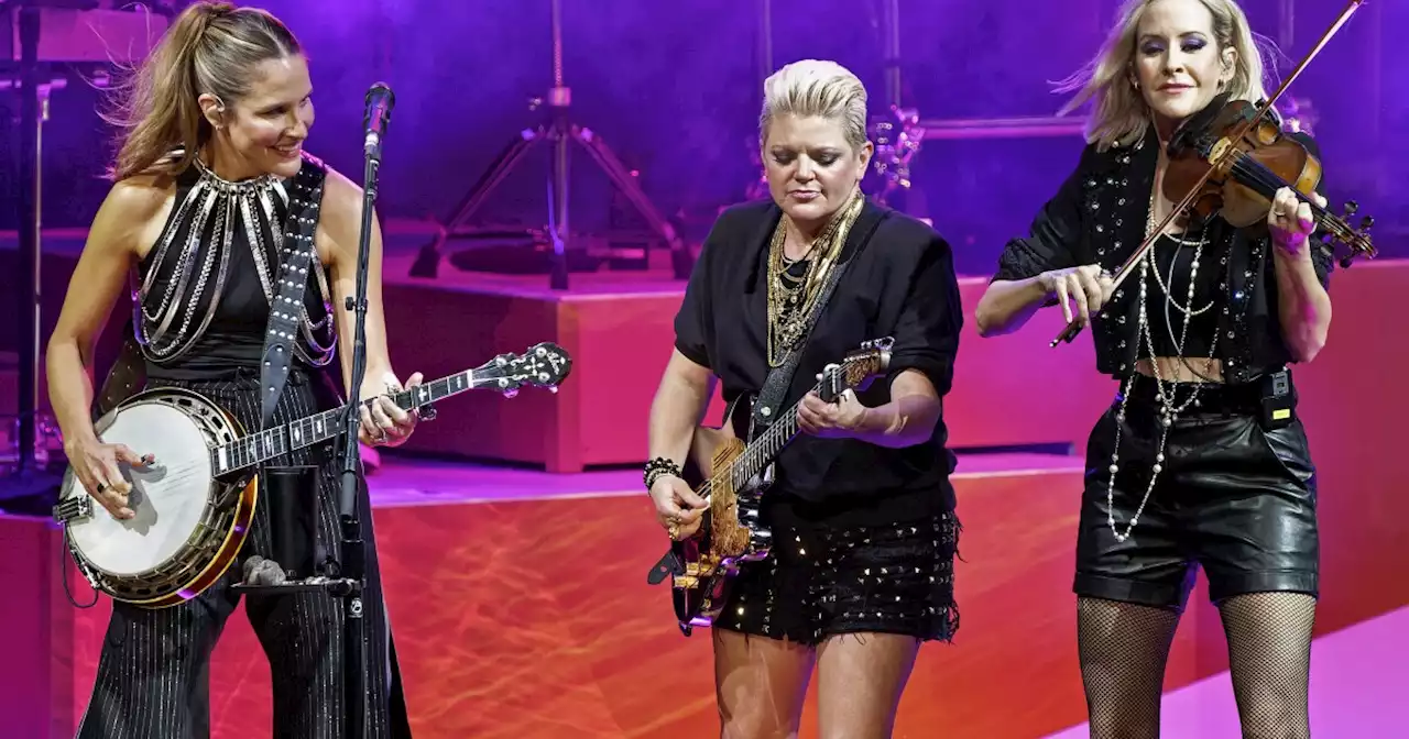 Review: The Chicks make a nice ruckus at North Island Credit Union Amphitheatre