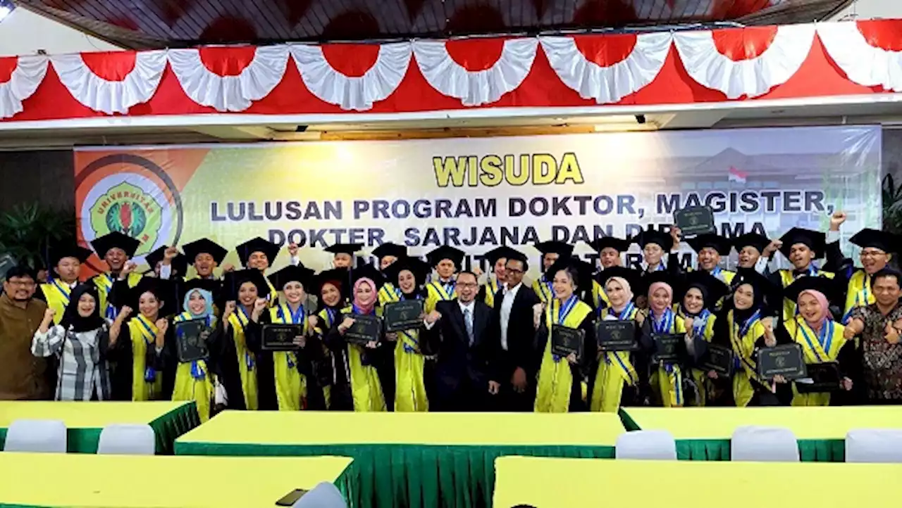 Sebanyak 29 Mahasiswa Penerima Beasiswa PT Angkasa Pura I Tahun 2022 Resmi Wisuda