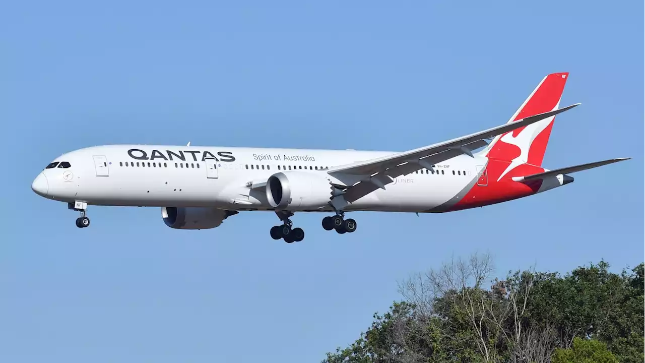 Australian National Airline Qantas Books Baby on Flight Without Parents