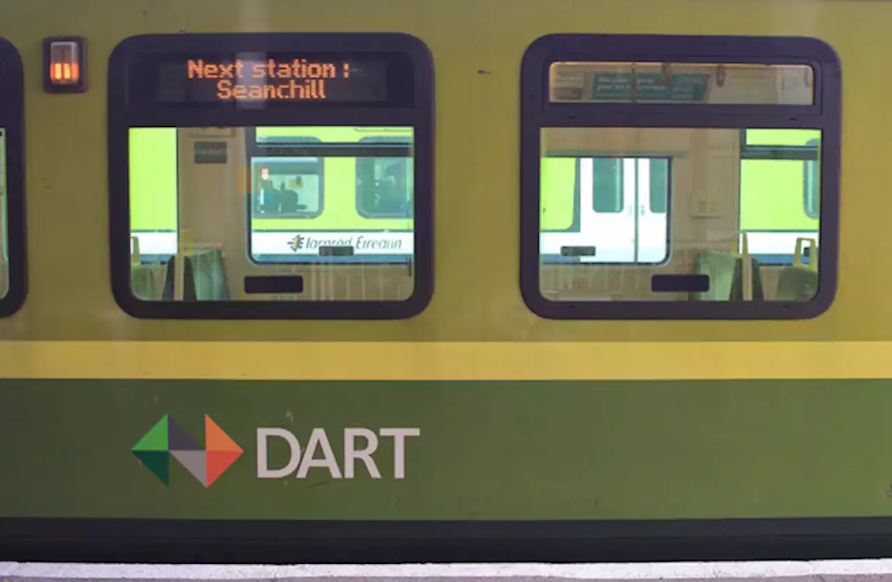 Major DART delays after passengers on stalled trains outside Bray force open doors