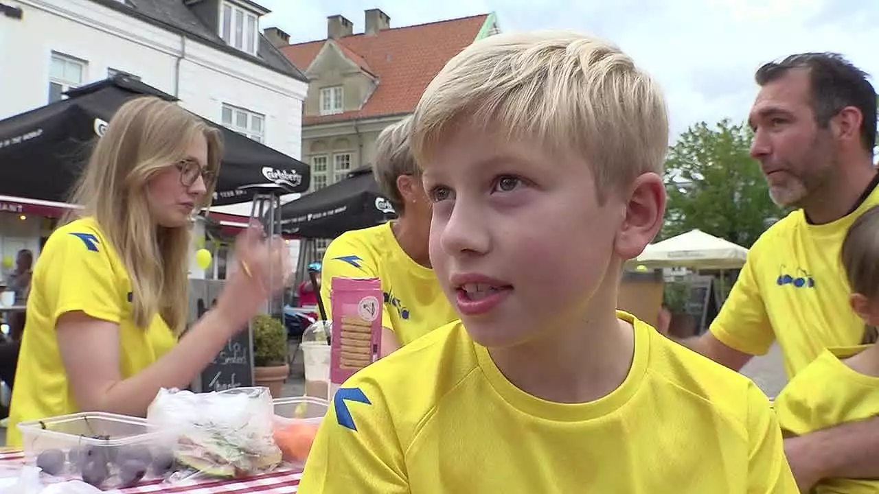 Mikkel ser Vingegaard vinde Tour de France på storskærm: Det er monsterfedt