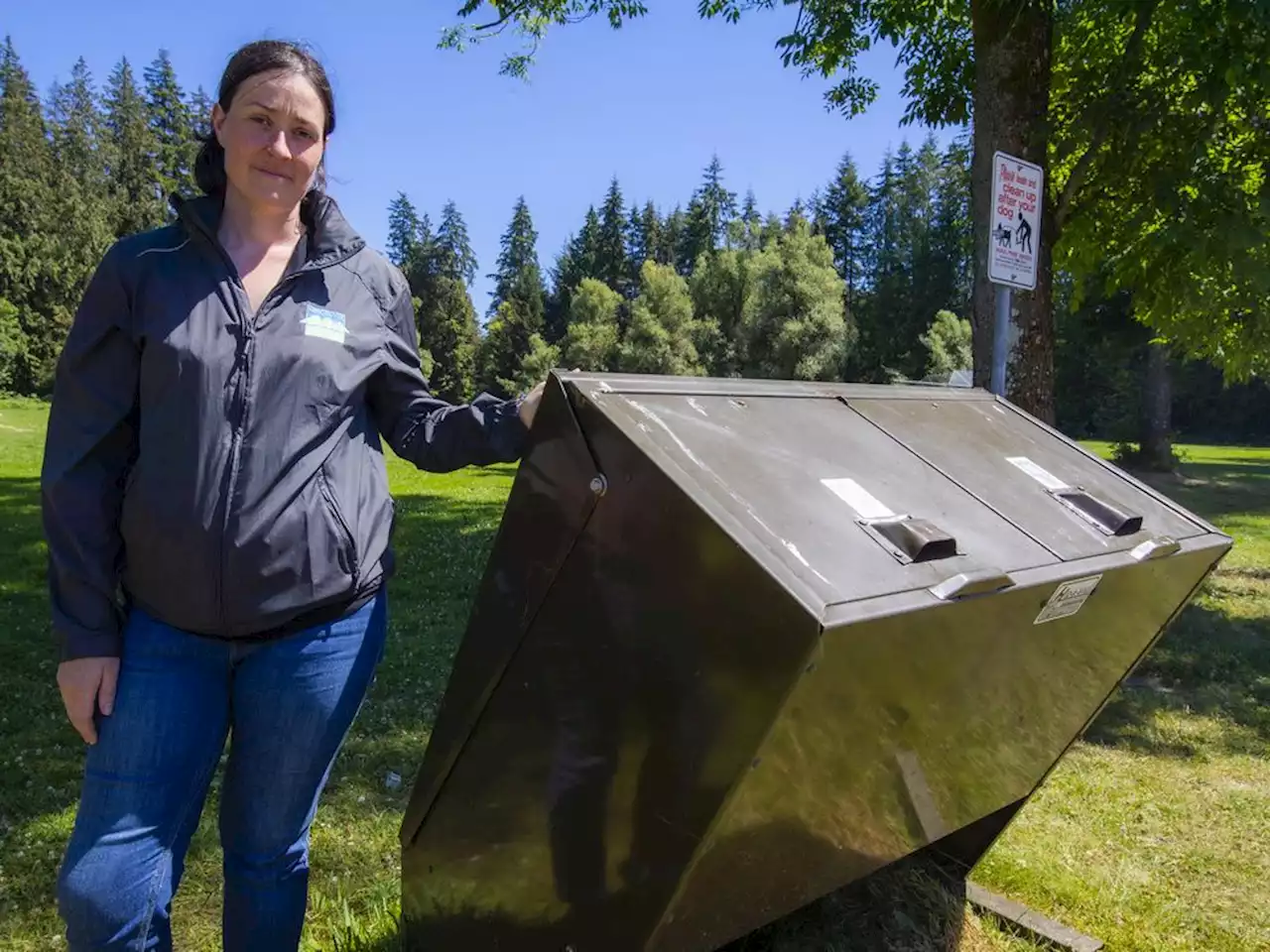 New approach to coexisting with coyotes in Stanley Park has encouraging early results