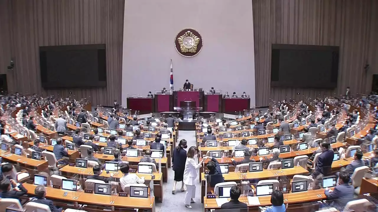 대통령실 '총경 회의 부적절한 행위'...여야 '난타전'