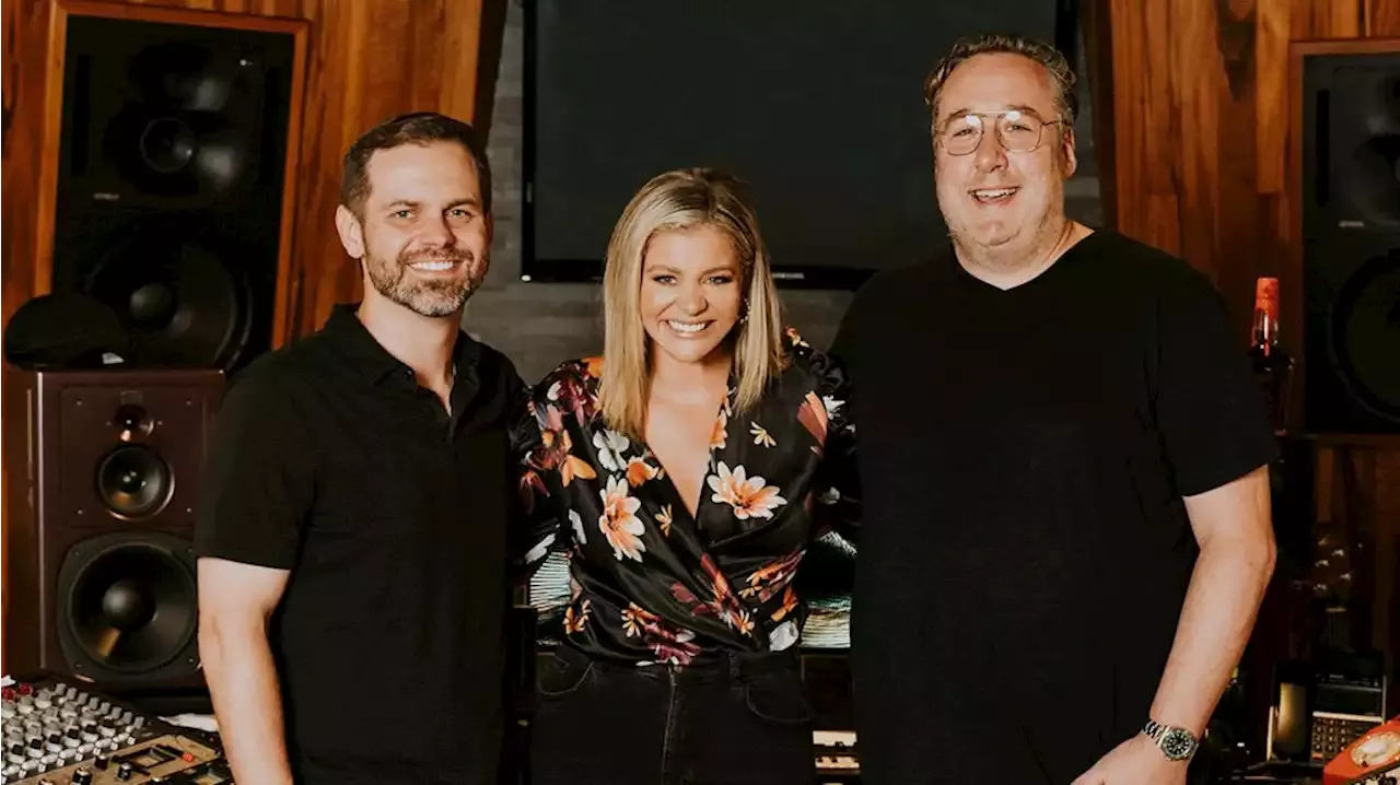 Lauren Alaina Signs With Big Loud Records And Reveals Morgan Wallens Sweet Response