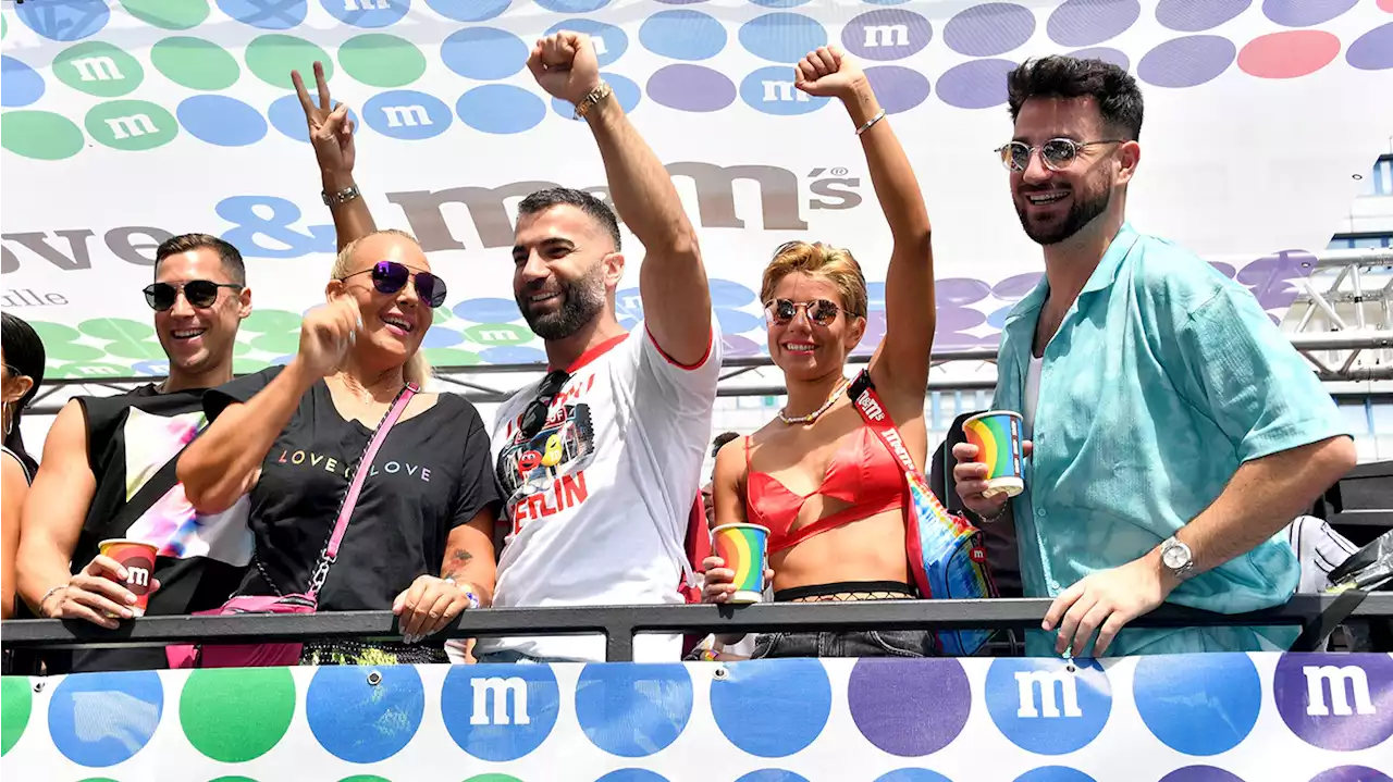 TV-Star Rafi Rachek bricht bei CSD in Berlin zusammen!