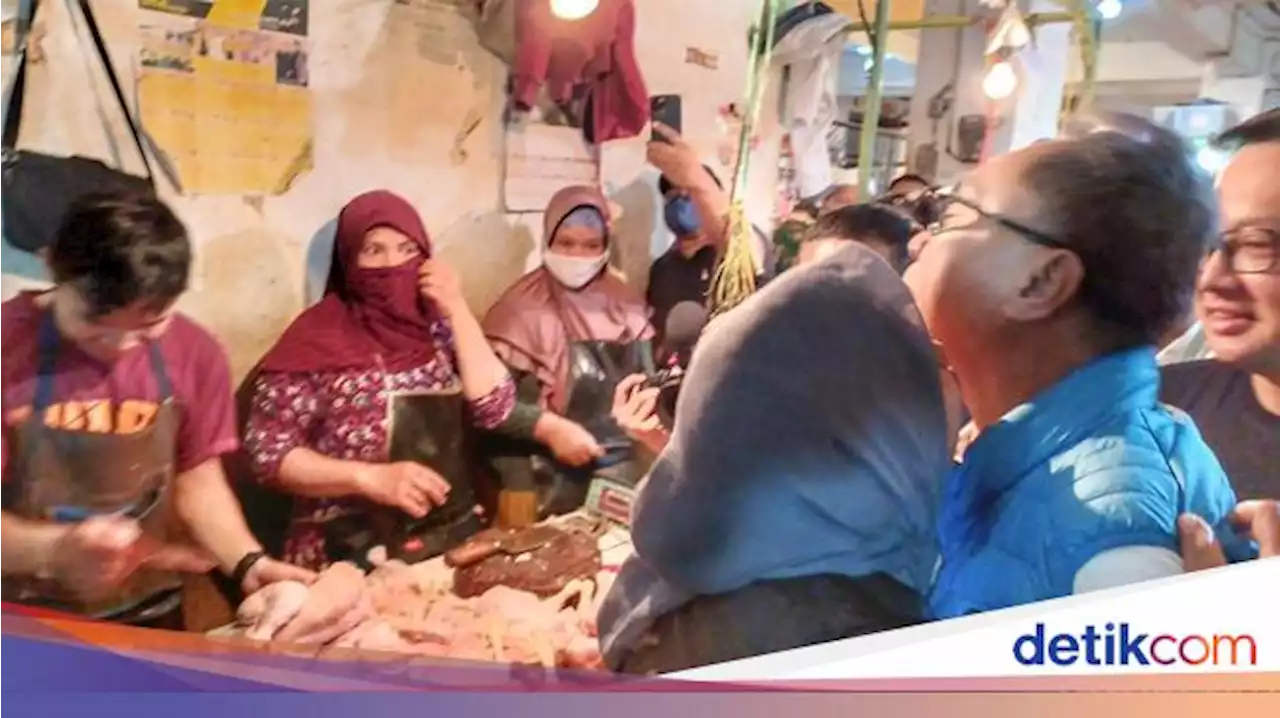 Doa dan Kecupan Pipi dari Emak-emak Pasar Cicalengka untuk Zulhas