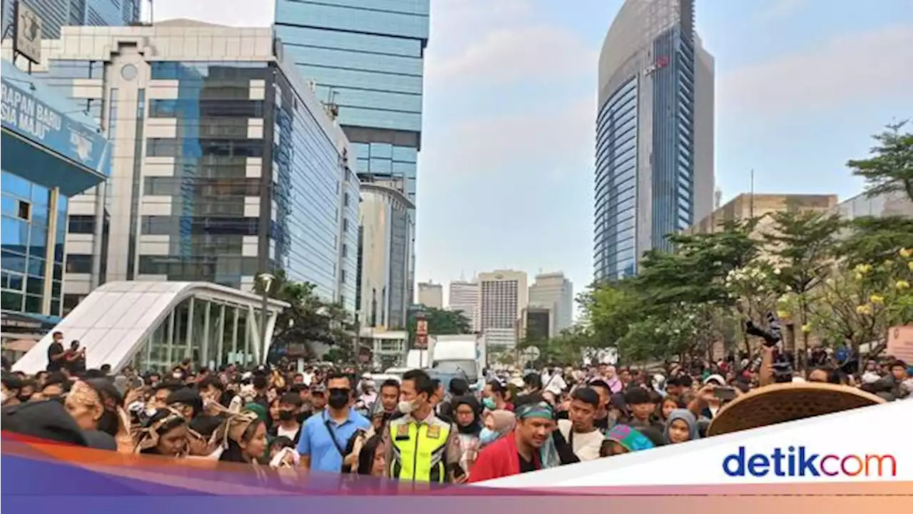 Penumpang KRL Sudirman Melejit, Gegara Demam Citayam Fashion Week?