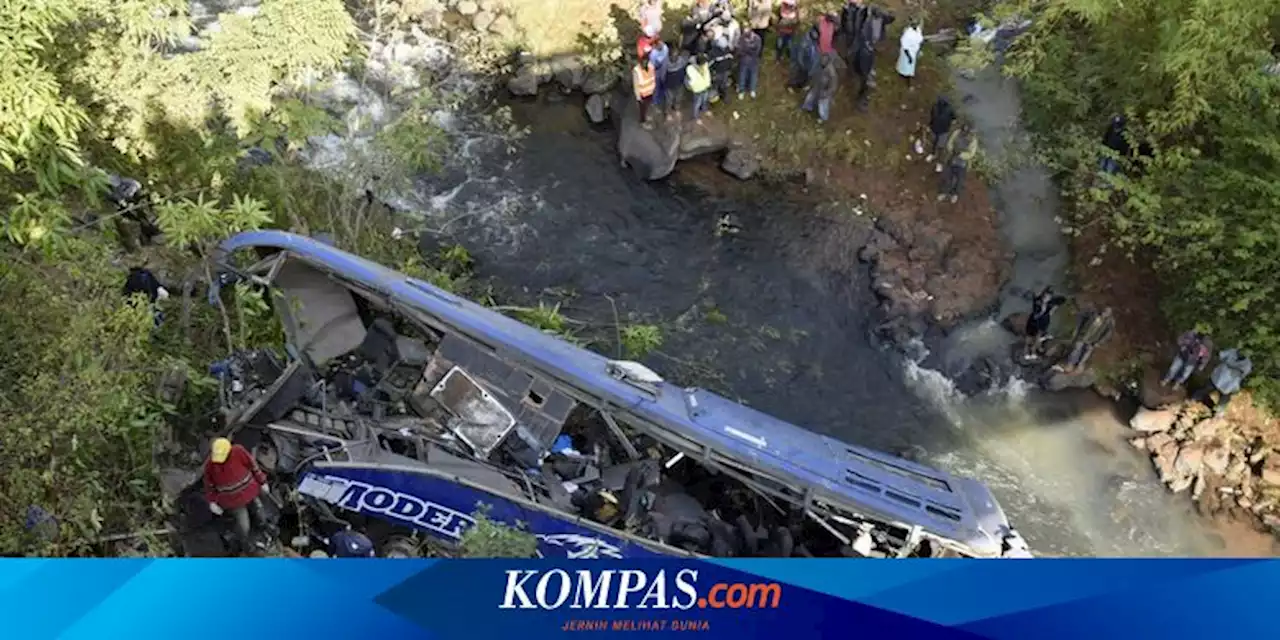 BERITA FOTO: Bus Terjun ke Sungai di Kenya, 30 Penumpang Tewas