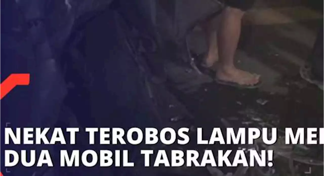 Terobos Lampu Merah, Dua Mobil Terlibat Kecelakaan di Jalan Salemba Raya