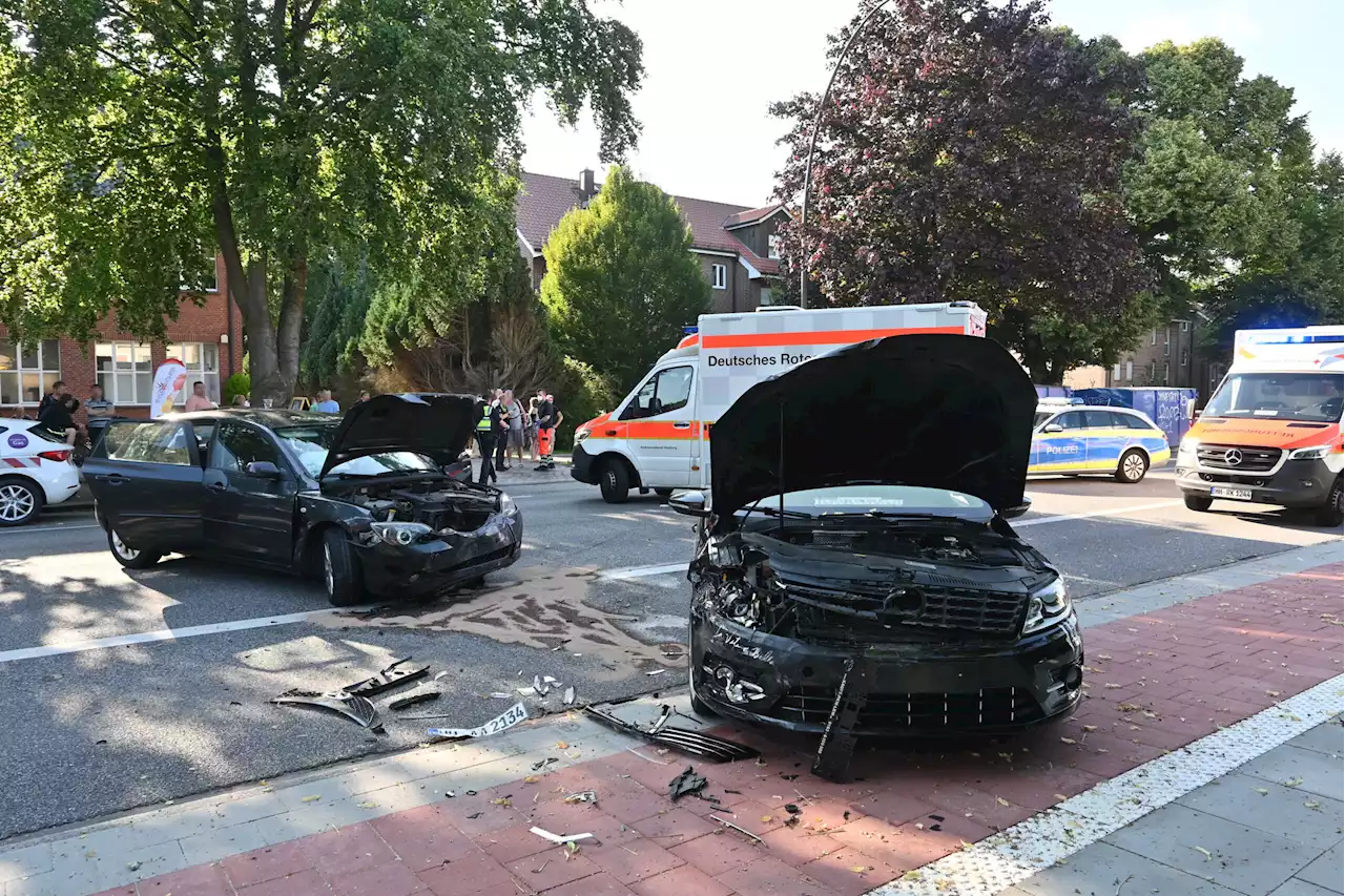 Mehrere Verletzte bei Frontal-Crash in Hamburg