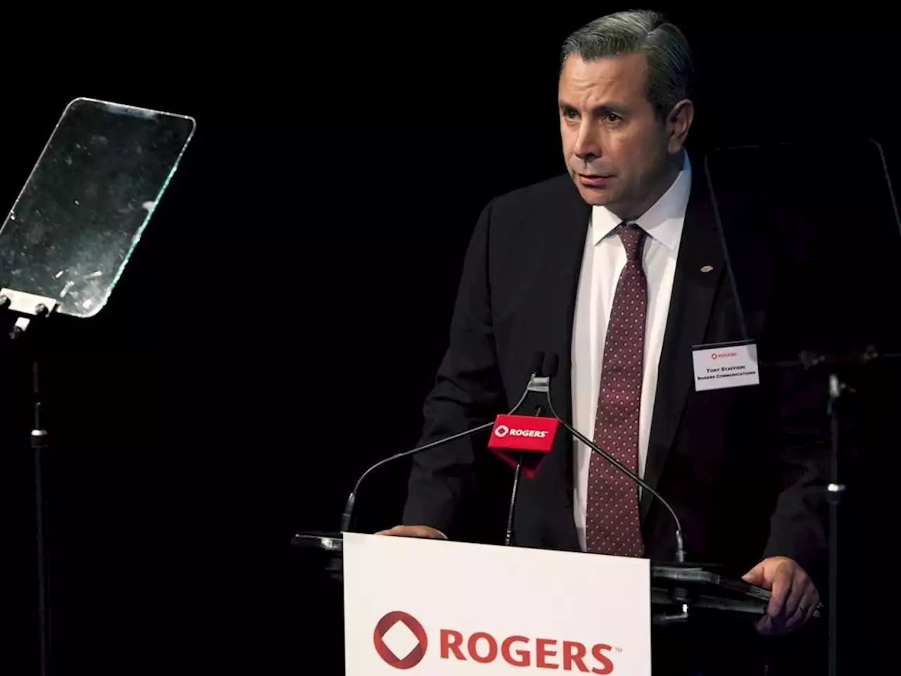 Rogers pursuing deal with competitors to juggle 911 calls in case of outage
