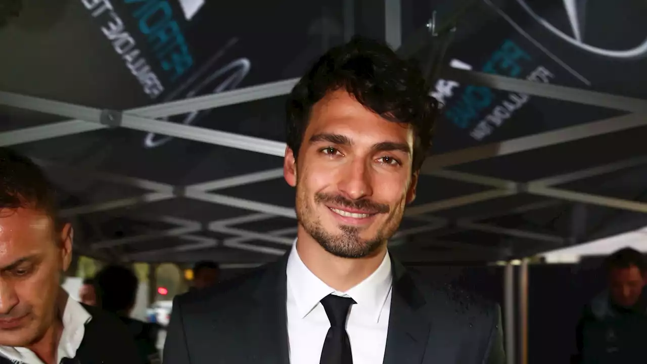 Die nächste Flamme! Mit wem schmust Mats Hummels denn hier?