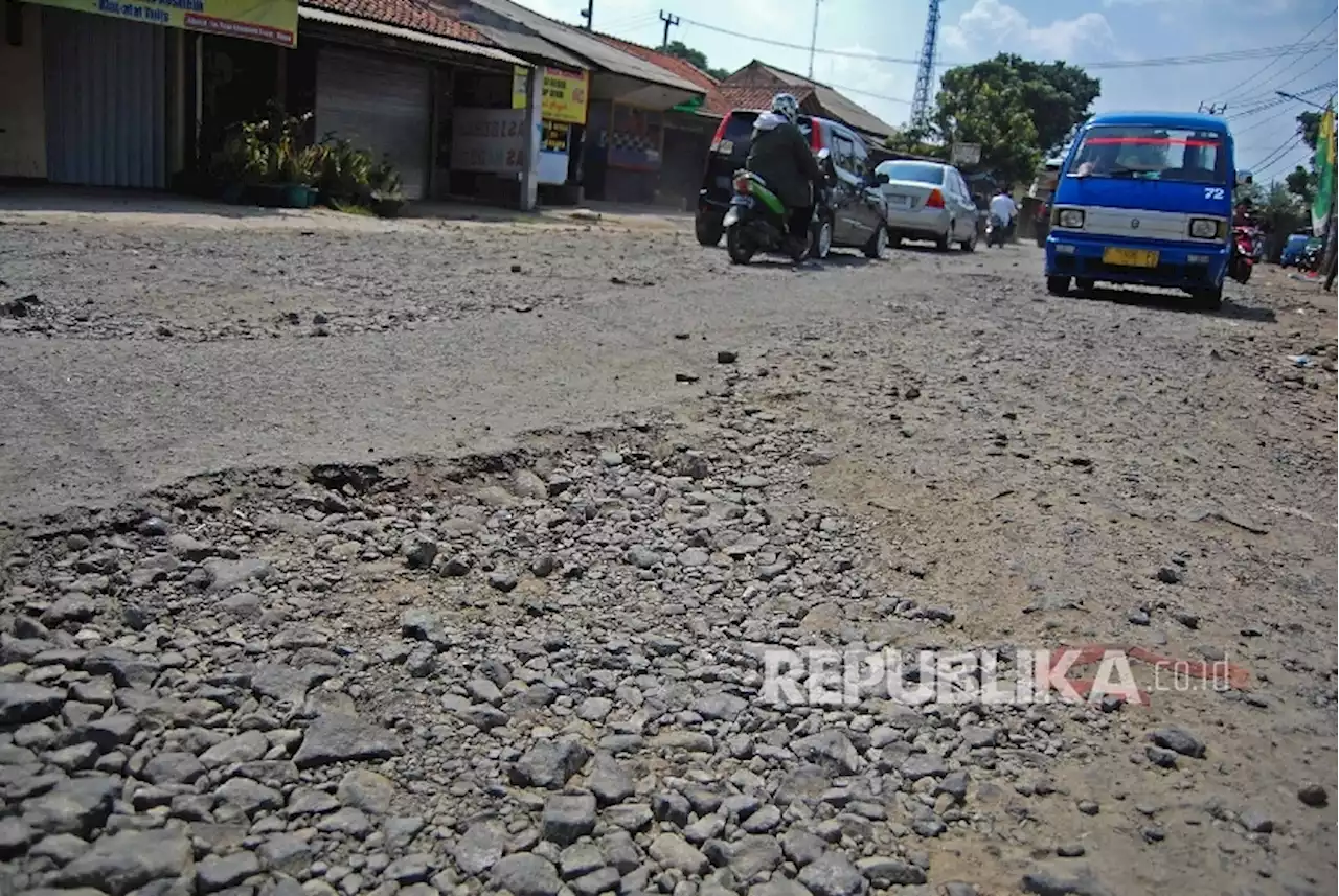 Pemkab Kediri akan Tuntaskan Perbaikan Jalan Rusak |Republika Online