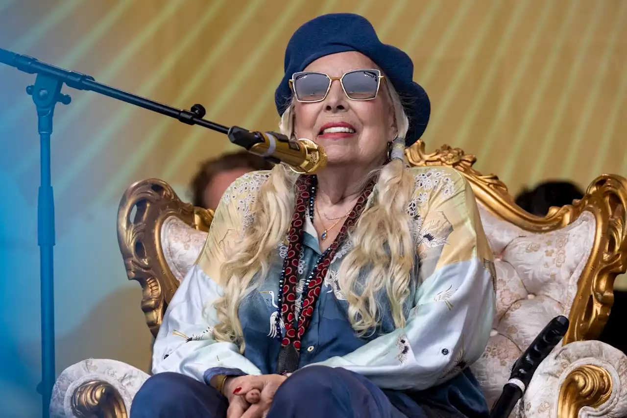 Watch Joni Mitchell Surprise Newport Folk Festival With Her First Full Set In Over 20 Years