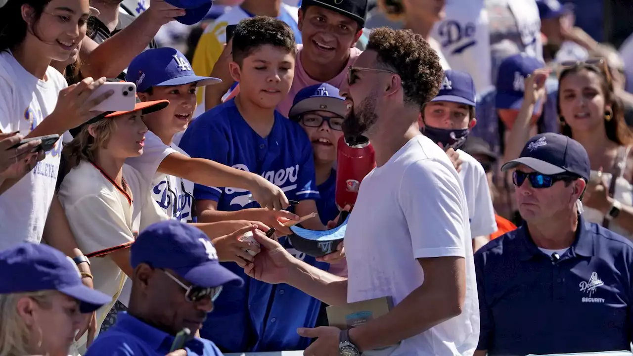 Klay chugs a beer, enjoys watching Dodgers sweep SF Giants