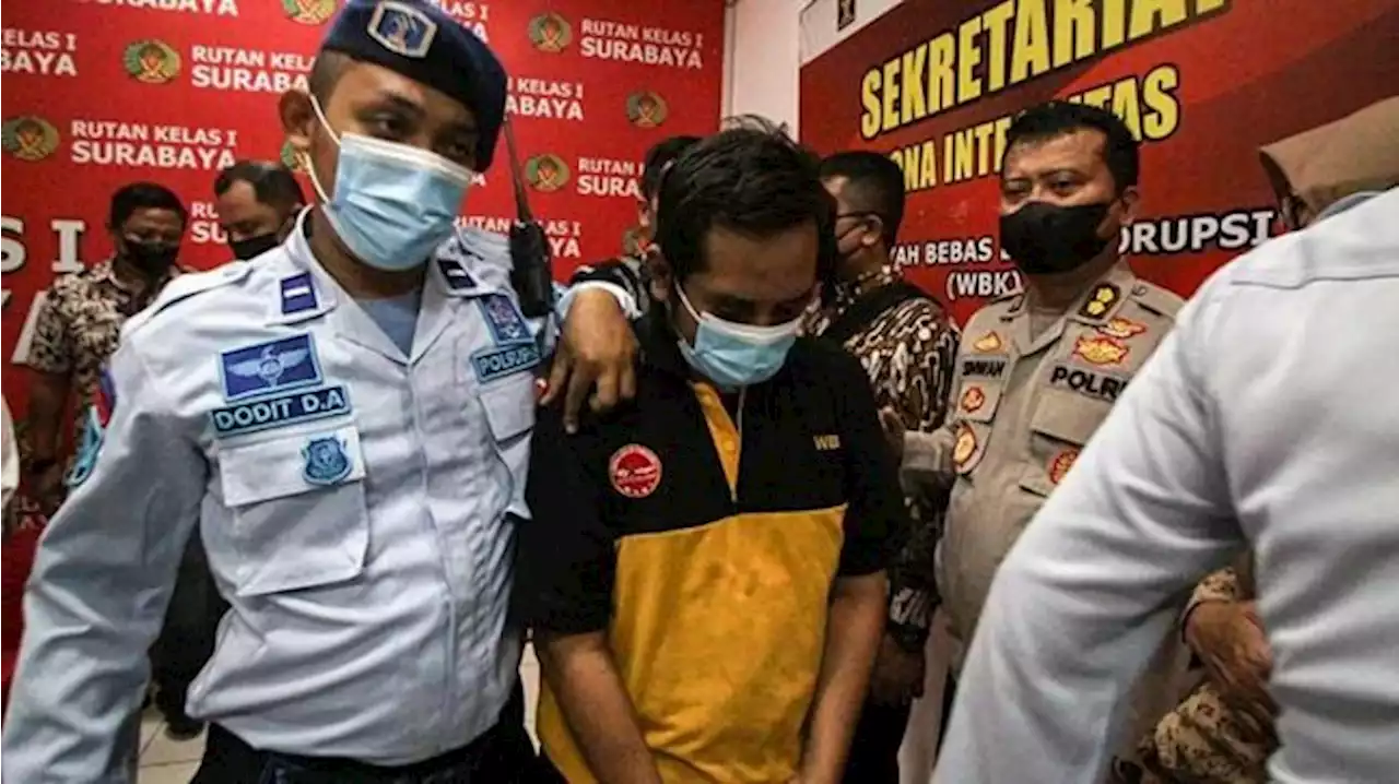 Pengacara Ngotot Terdakwa Pencabulan Santriwati Jombang Dihadirkan di Ruang Sidang