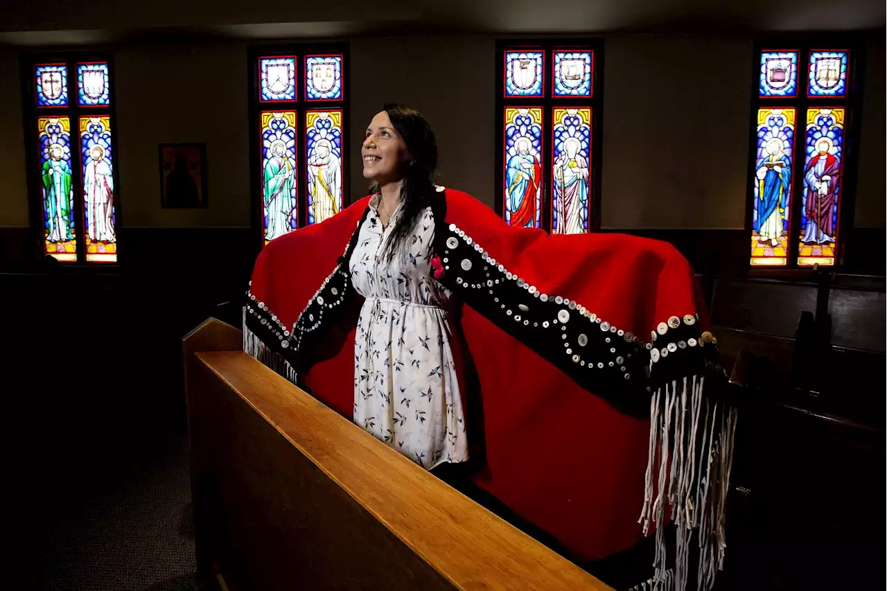 Indigenous artist shares details behind design for Pope Francis's vestment