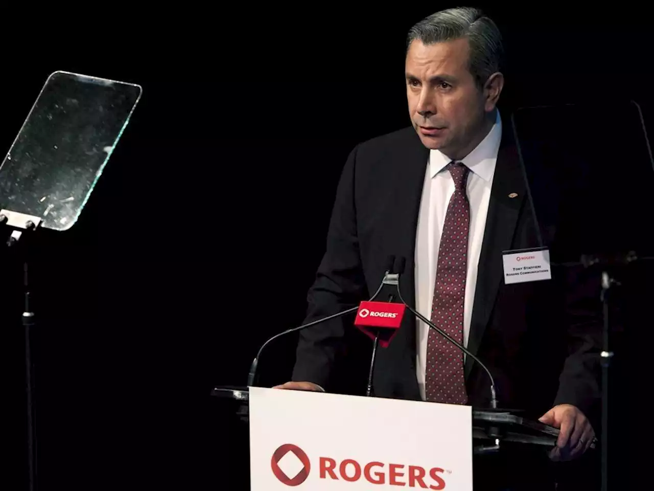 Rogers pursuing deal with competitors to juggle 911 calls in case of outage