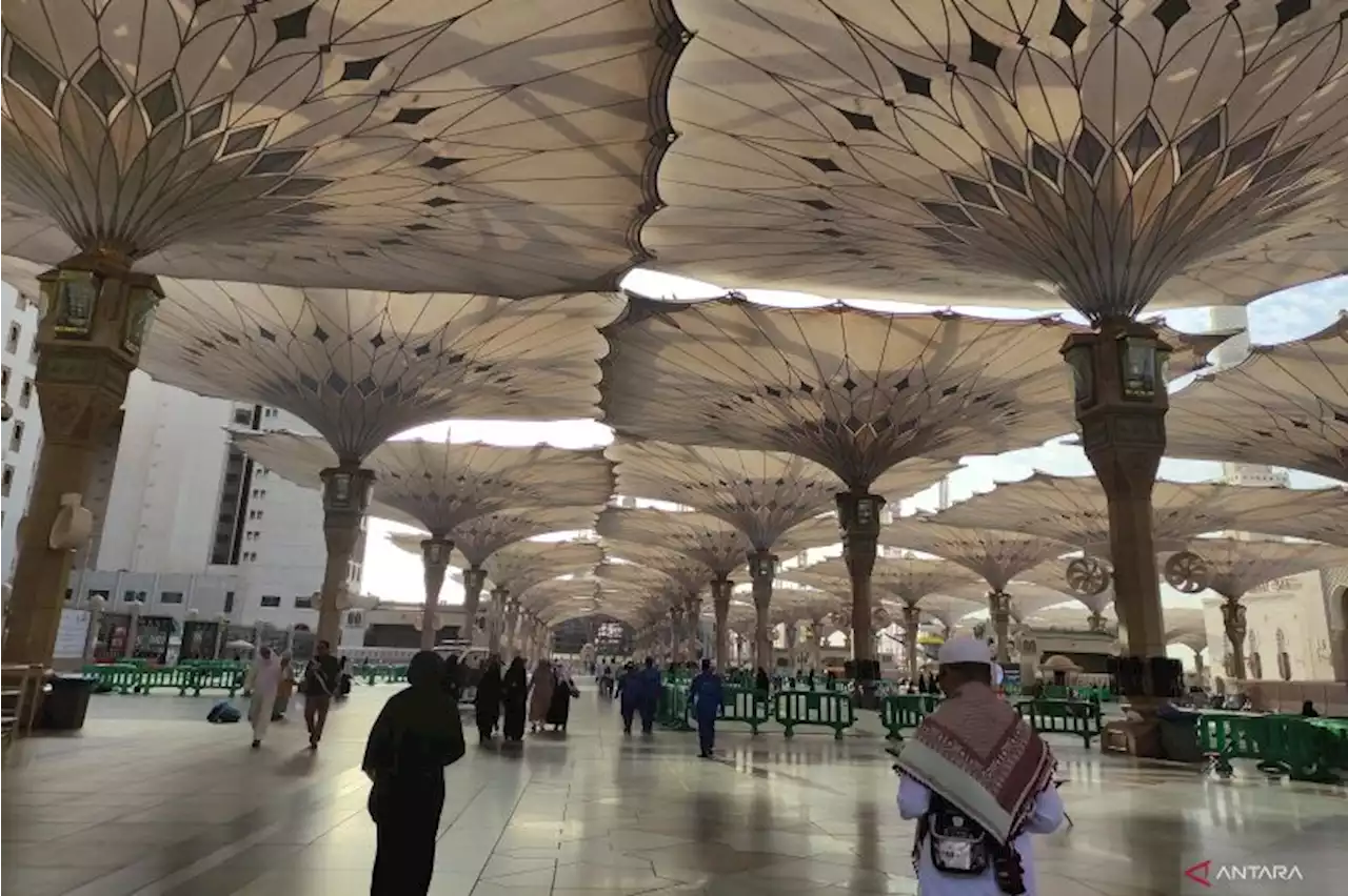 Seorang jamaah haji kedapatan merokok di area Masjid Nabawi