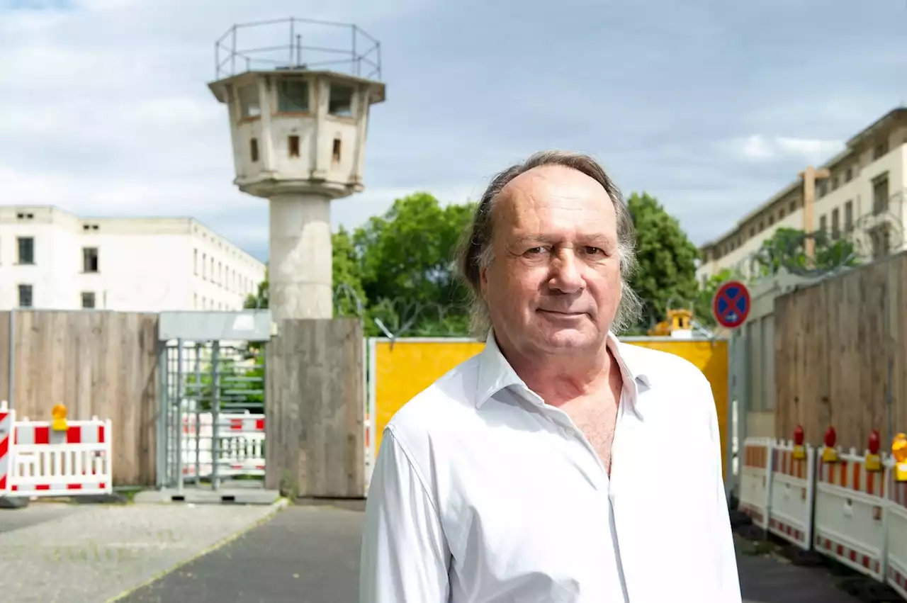 DDR-Wachturm am Potsdamer Platz: Wie ein Relikt der Berliner Mauer versteckt wird