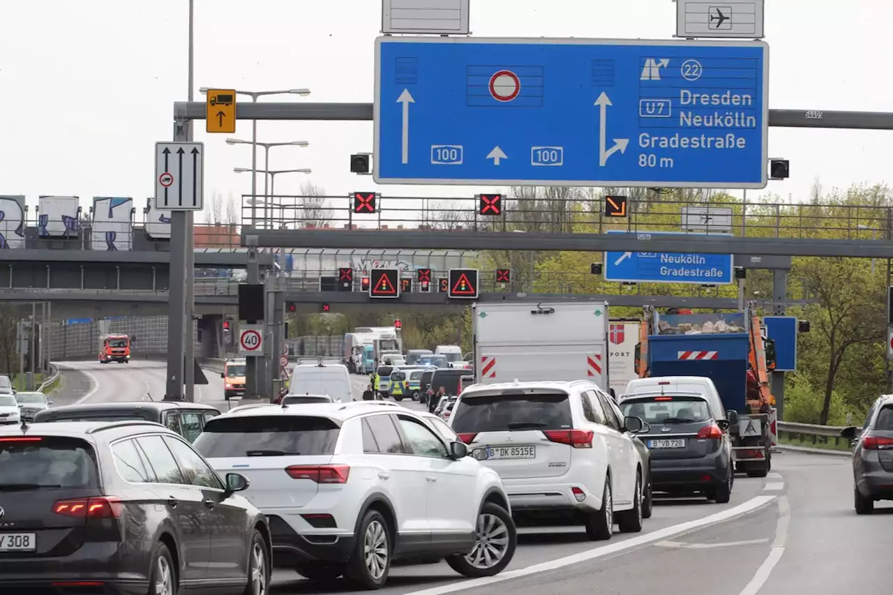 Konzert auf der Autobahn 100: Eine neue Form des Protests hat Premiere