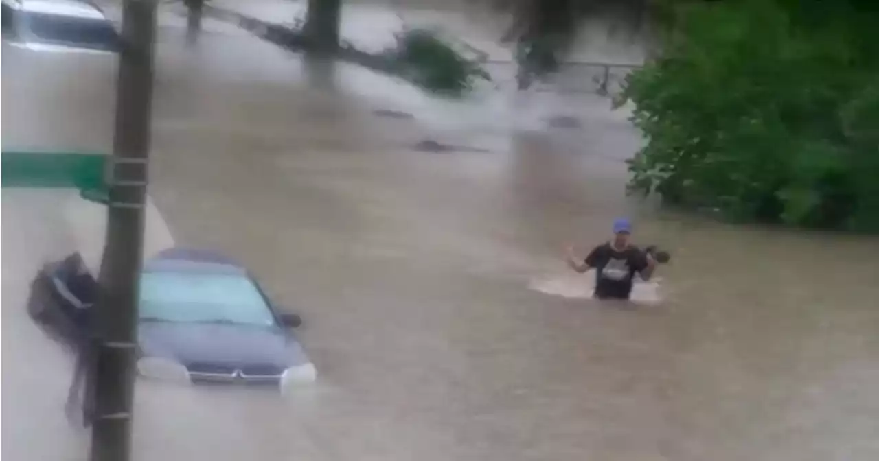 Record rainfall causes widespread flooding in St. Louis area