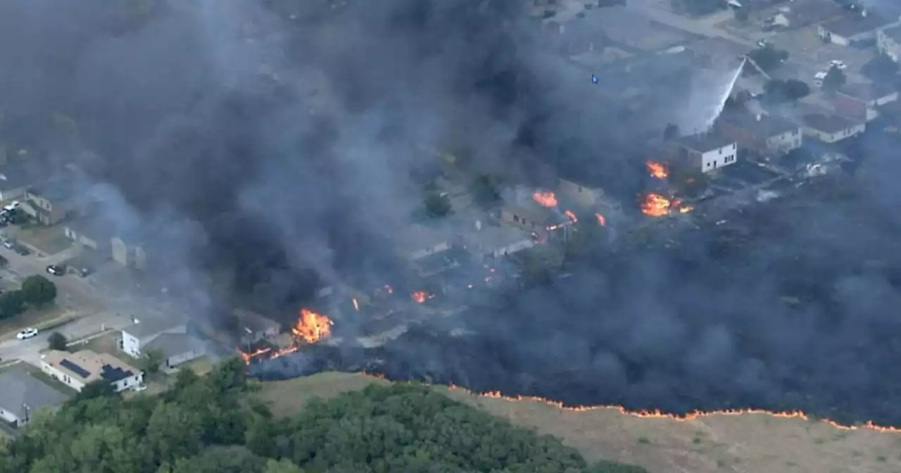 Grass fire spread into Balch Springs neighborhood