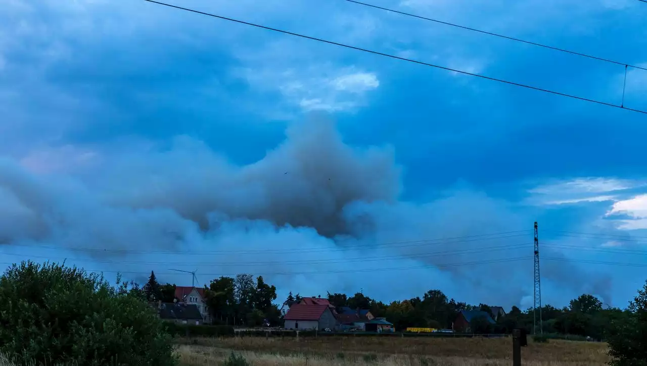 Waldbrand in Brandenburg: Sturmböen machen Löscharbeiten teilweise »unmöglich«