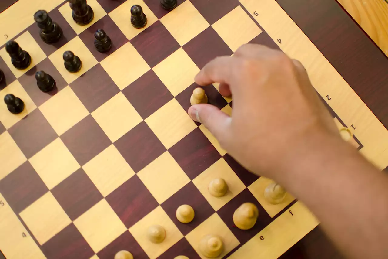 Chess-playing robot breaks child's finger during game | Digital Trends