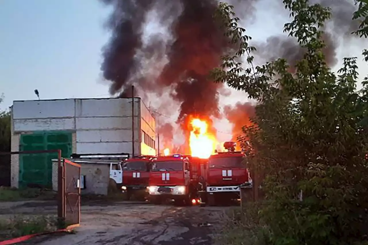 Ukraine - Großbrand von Öllager in Region Donezk