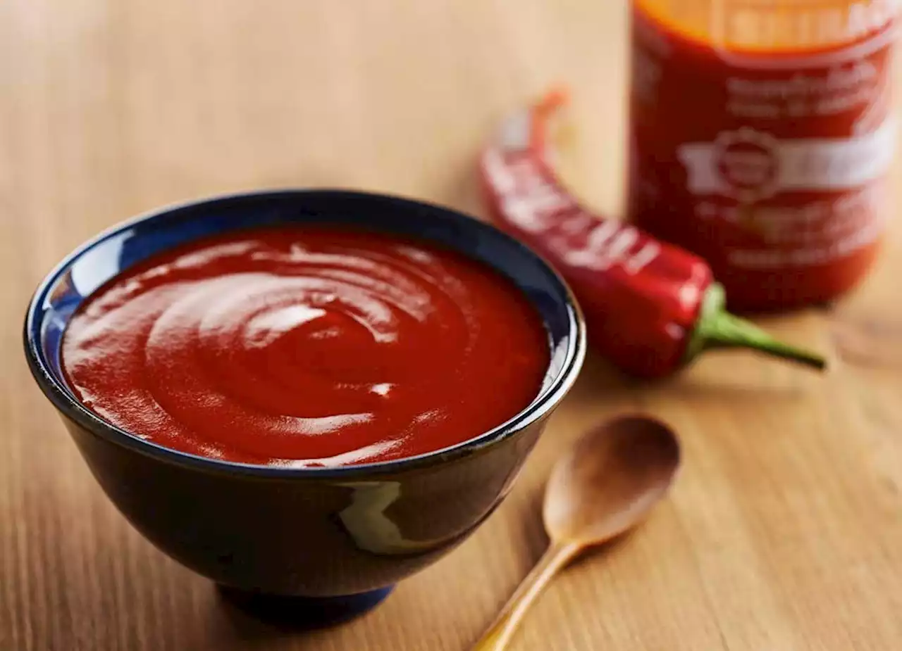 4 Surprising Side Effects of Eating Sriracha, According to Dietitians — Eat This Not That