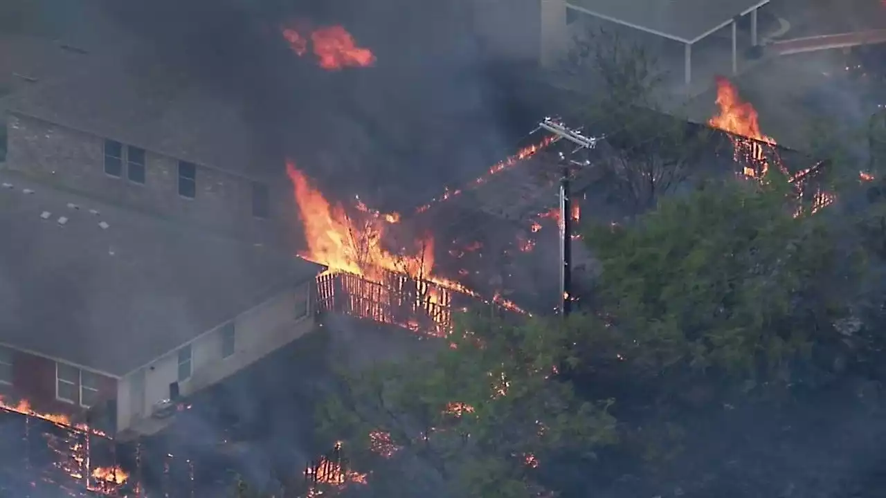 Balch Springs grass fire spreads to 26 nearby homes