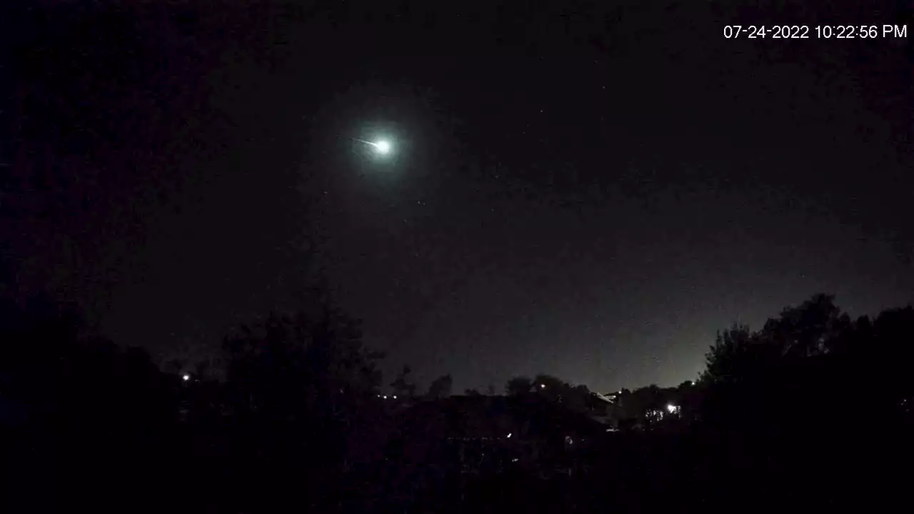 Video captures fireball in Texas sky