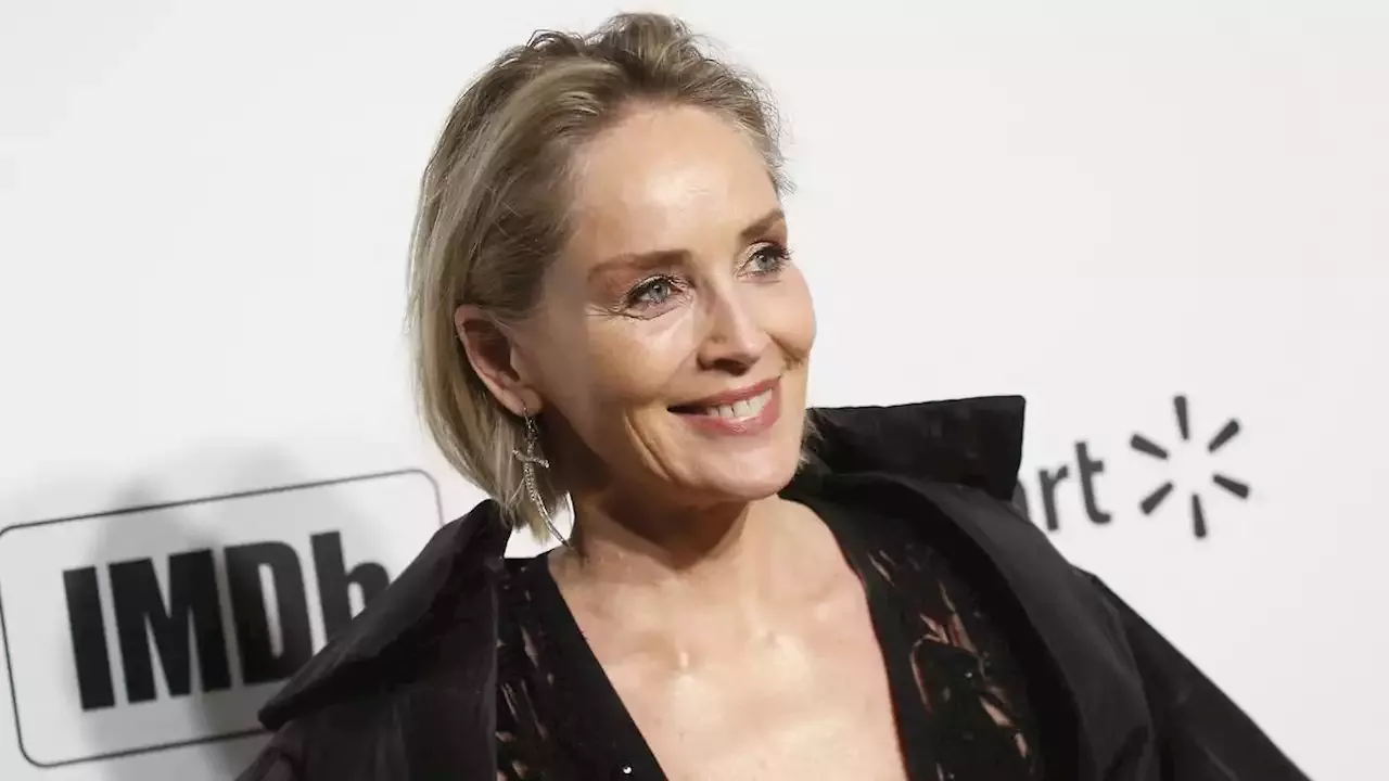 Pose Telanjang Dada Sharon Stone Yang Tuai Pujian