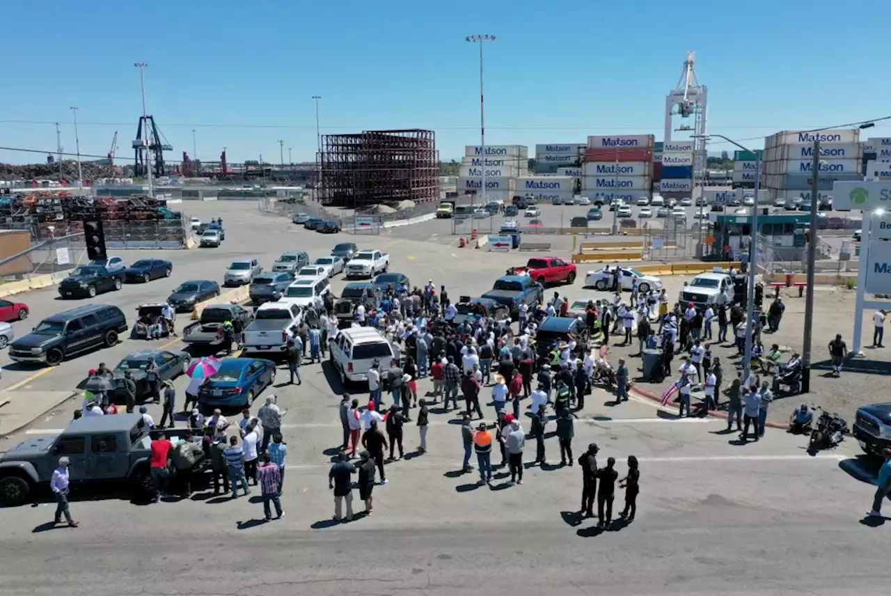 Trucker blockade ends at Oakland Port, protesters see no movement on labor law