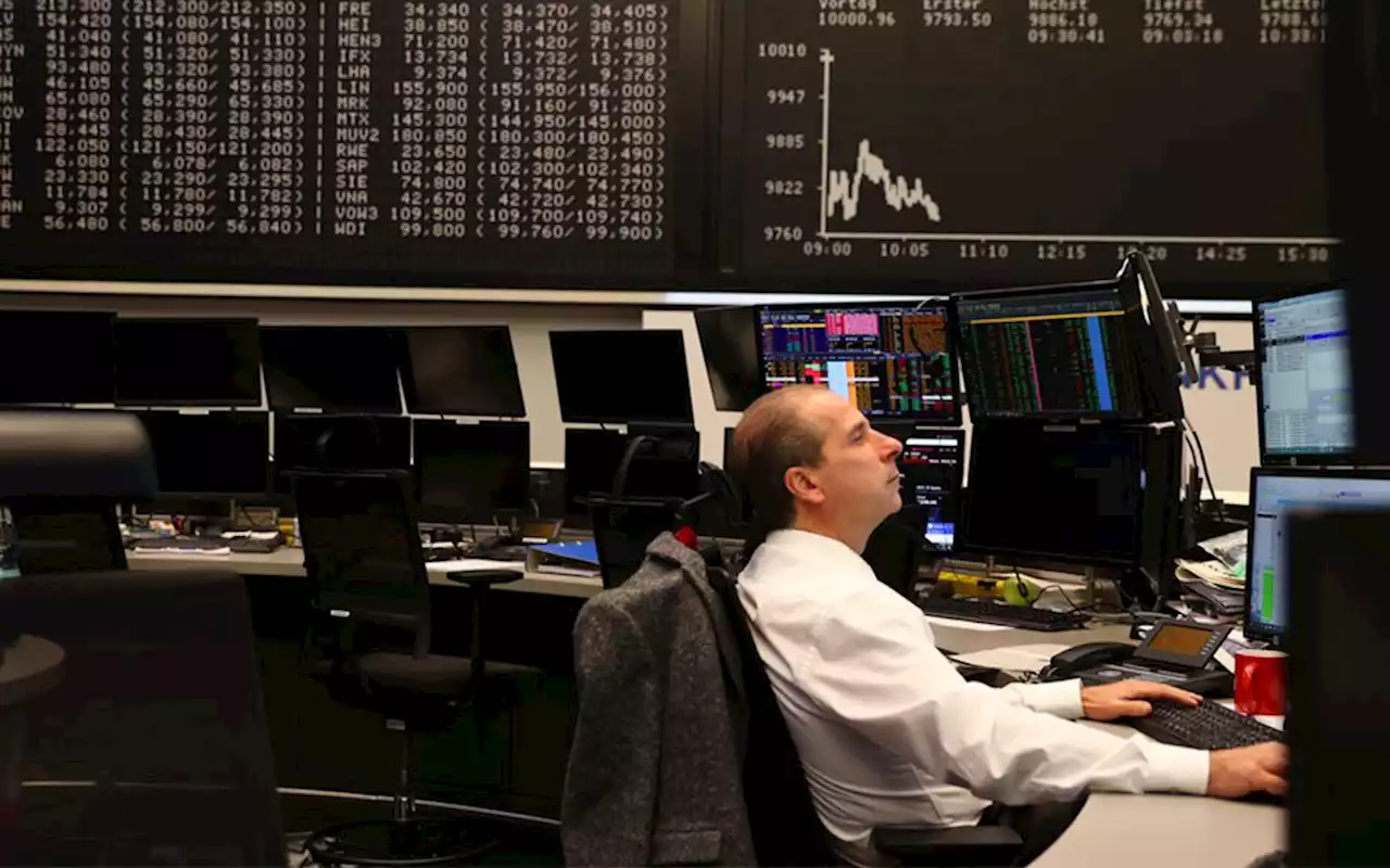 Bolsa abre no 'verde' numa Europa no 'vermelho'